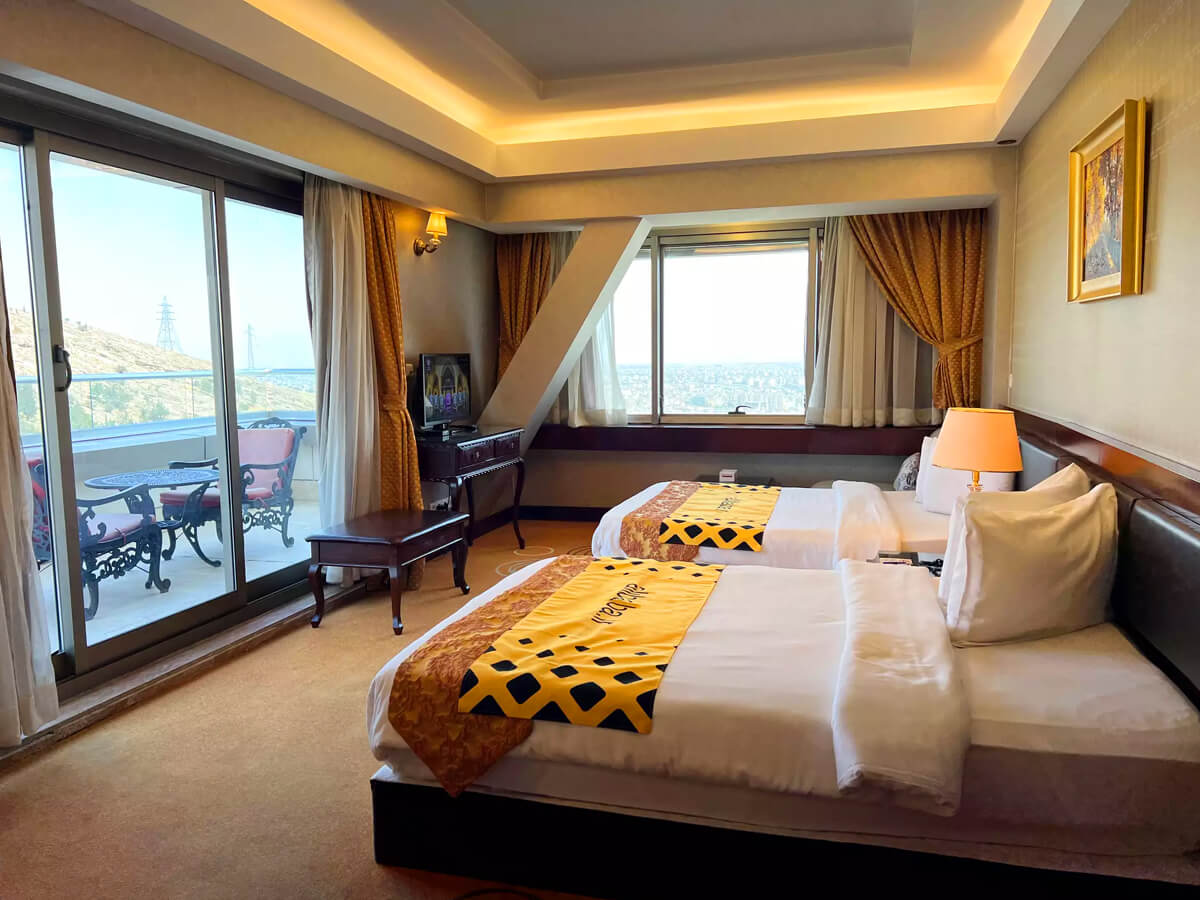 رقابت هتل‌های شیراز با اسنپ‌تریپ و علی‌بابا؛ چرا نیاز به سایت مستقل دارند؟