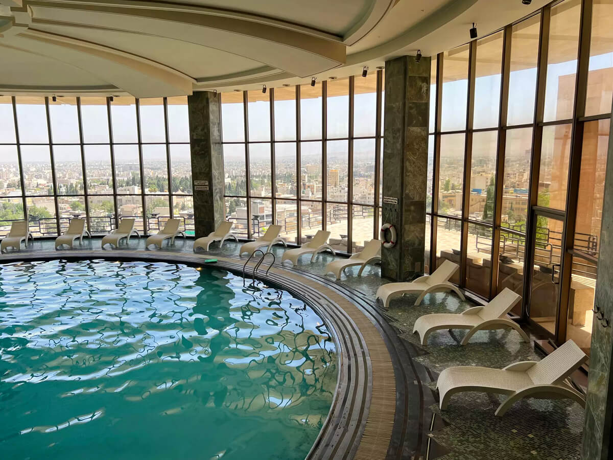 لیست استخرهای شیراز؛ چرا باید سایت اختصاصی داشته باشند؟